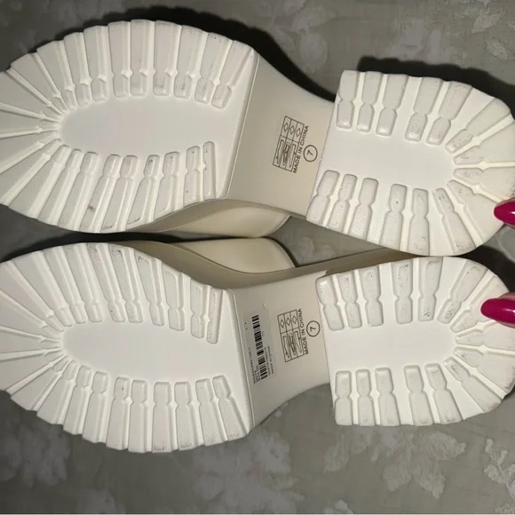 WHITE PLATFORM OPEN-TOE BLOCK HEELS - Picture 6 of 6